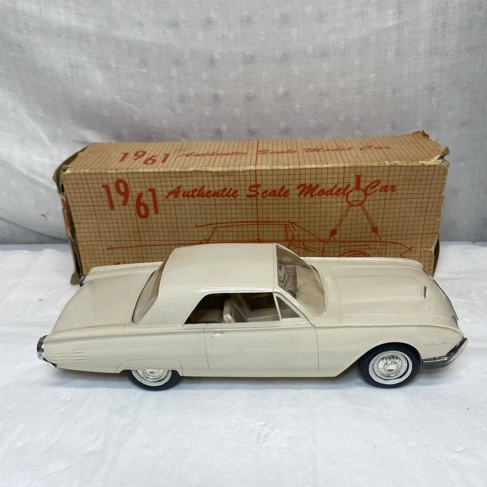 Vtg 1961 Ford Thunderbird Dealer PROMO 1/25 Orig Box T-bird Crème Hardtop 2DR